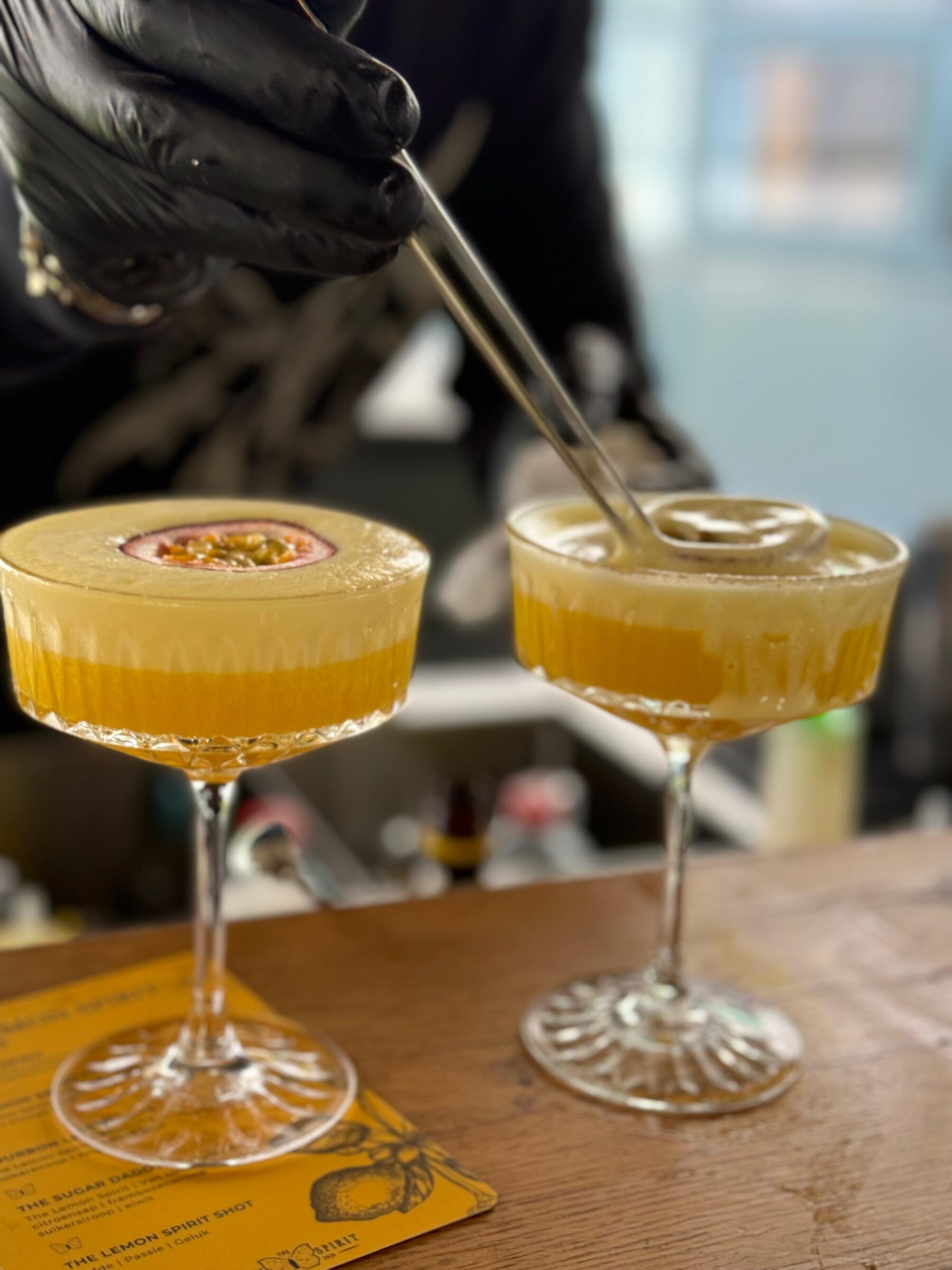 Twee glazen Pornstar Martini cocktails - Timeless Events