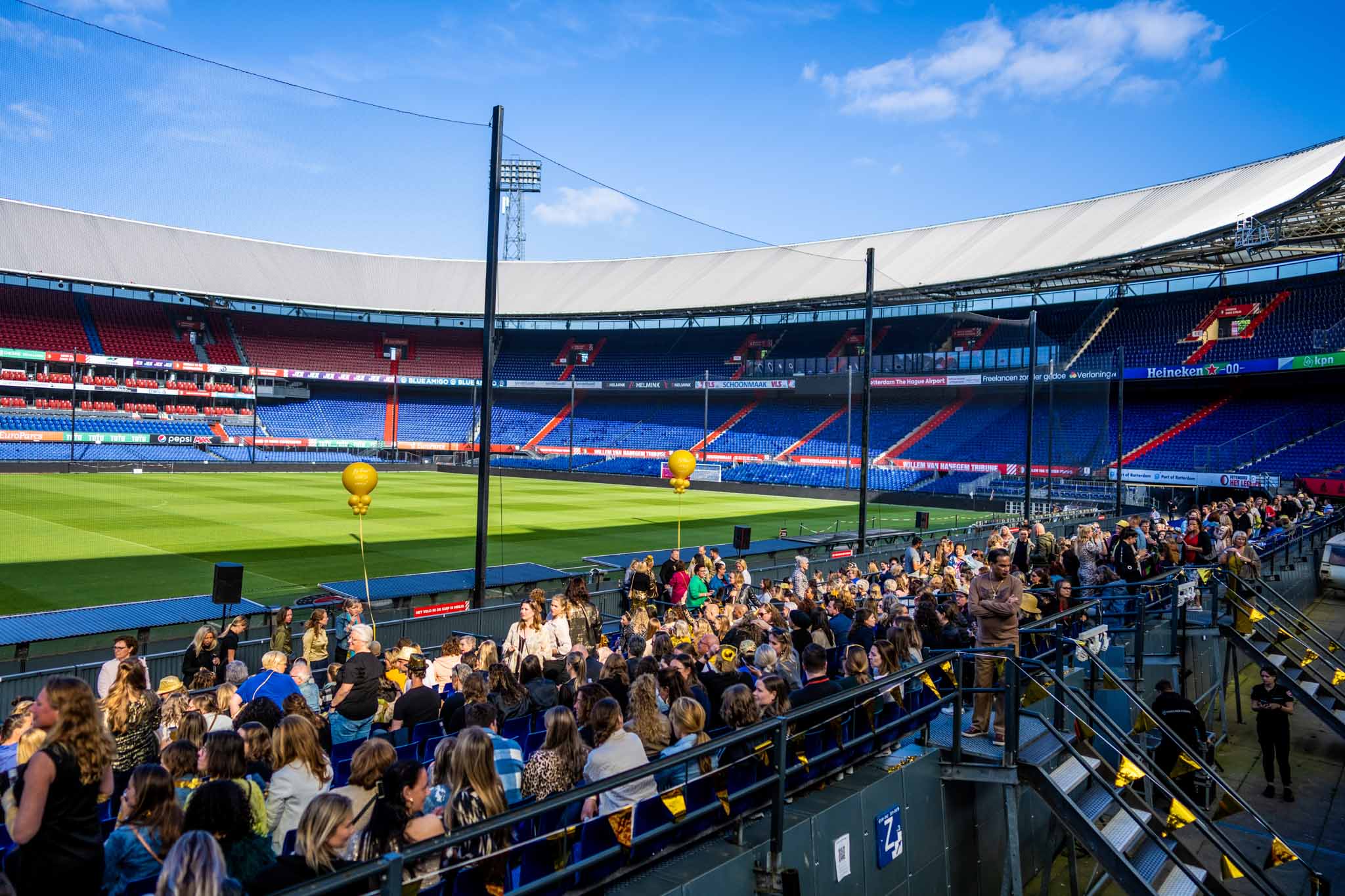 Foto van publiek in de Kuip - Timeless Events