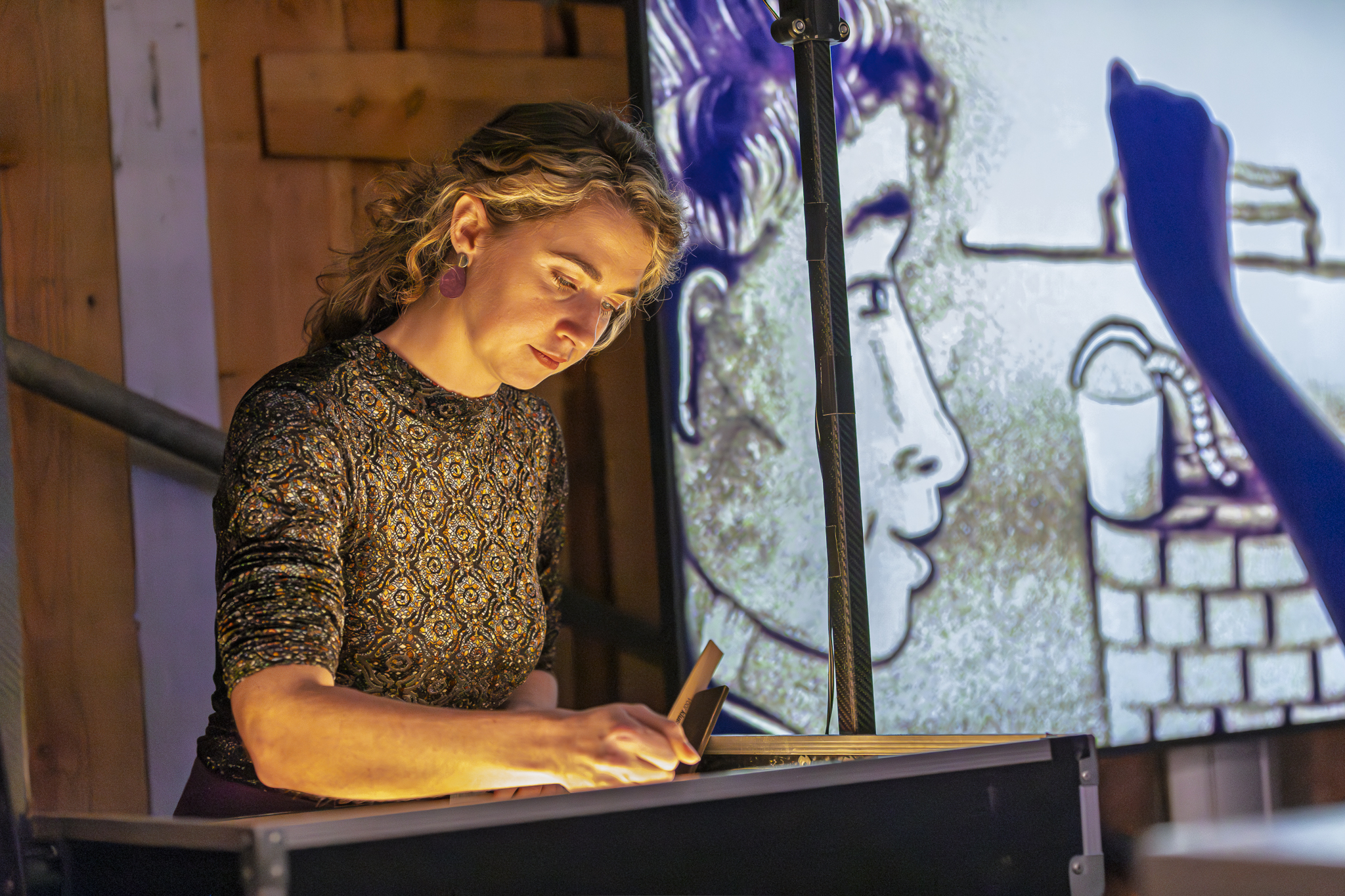 Vrouw tekent met zand - Timeless Events