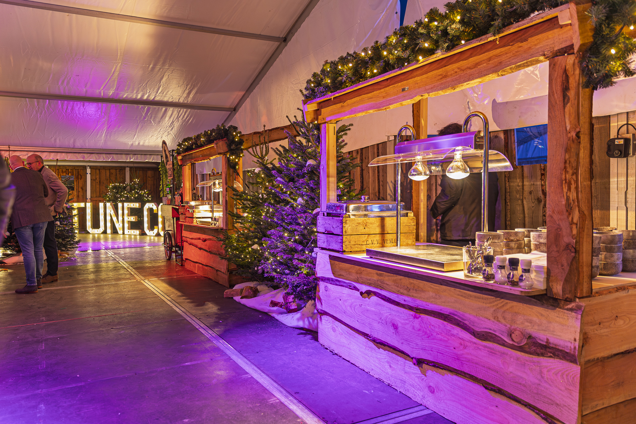 Kerstmarktjes als eetkraam met kerstdecoratie - Timeless Events