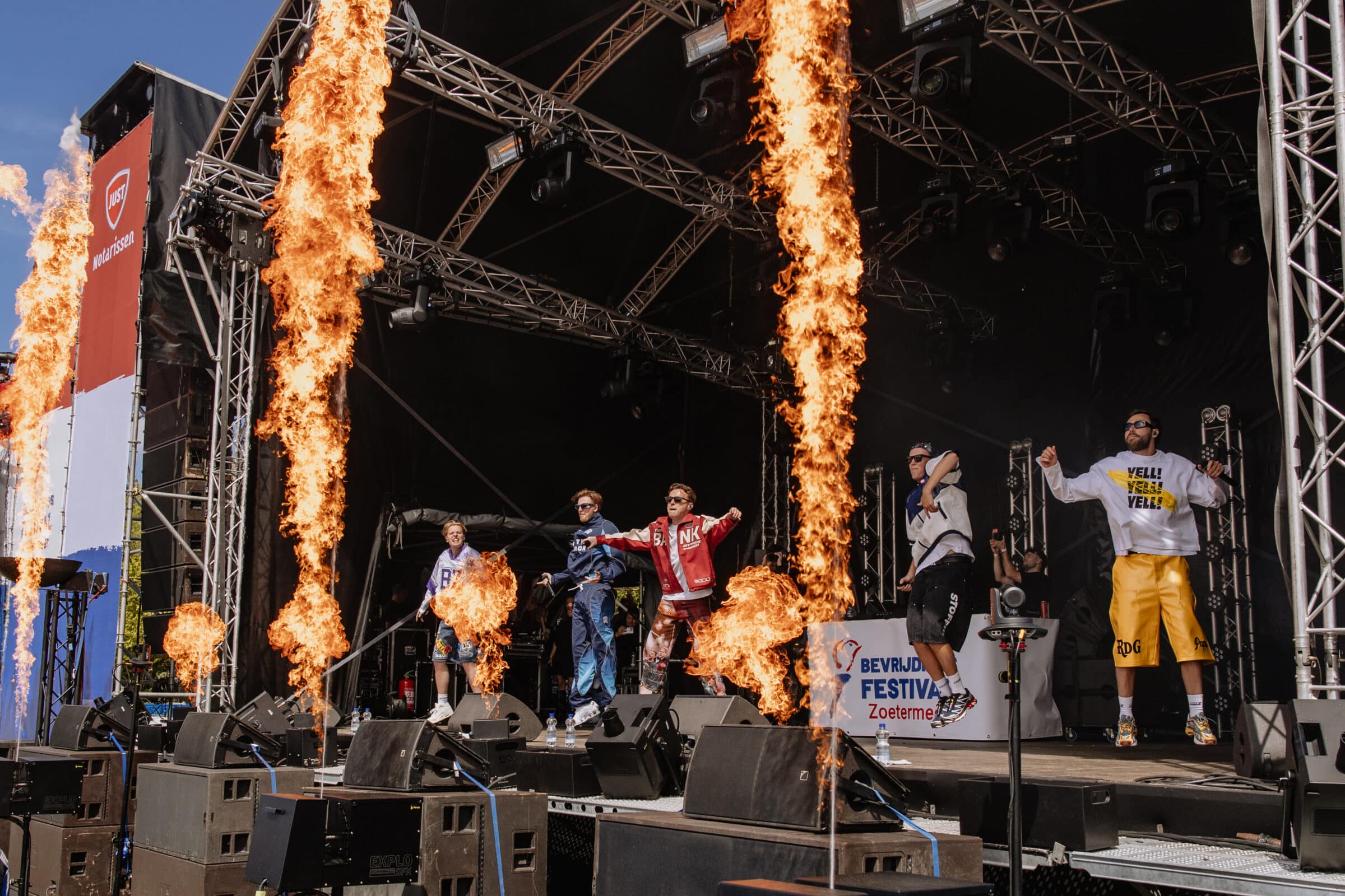 podium bevrijdingsfestival zoetermeer met vuur