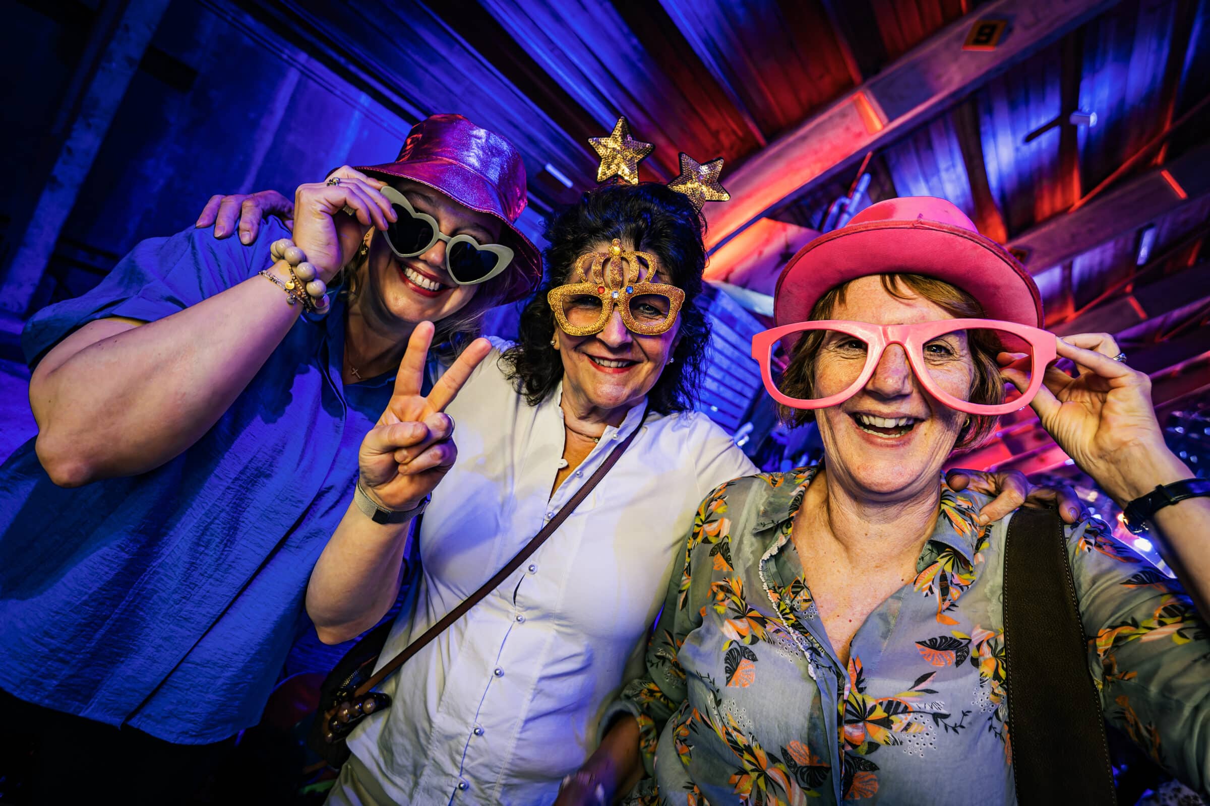 grappige groepsfoto op kraamzomer festival
