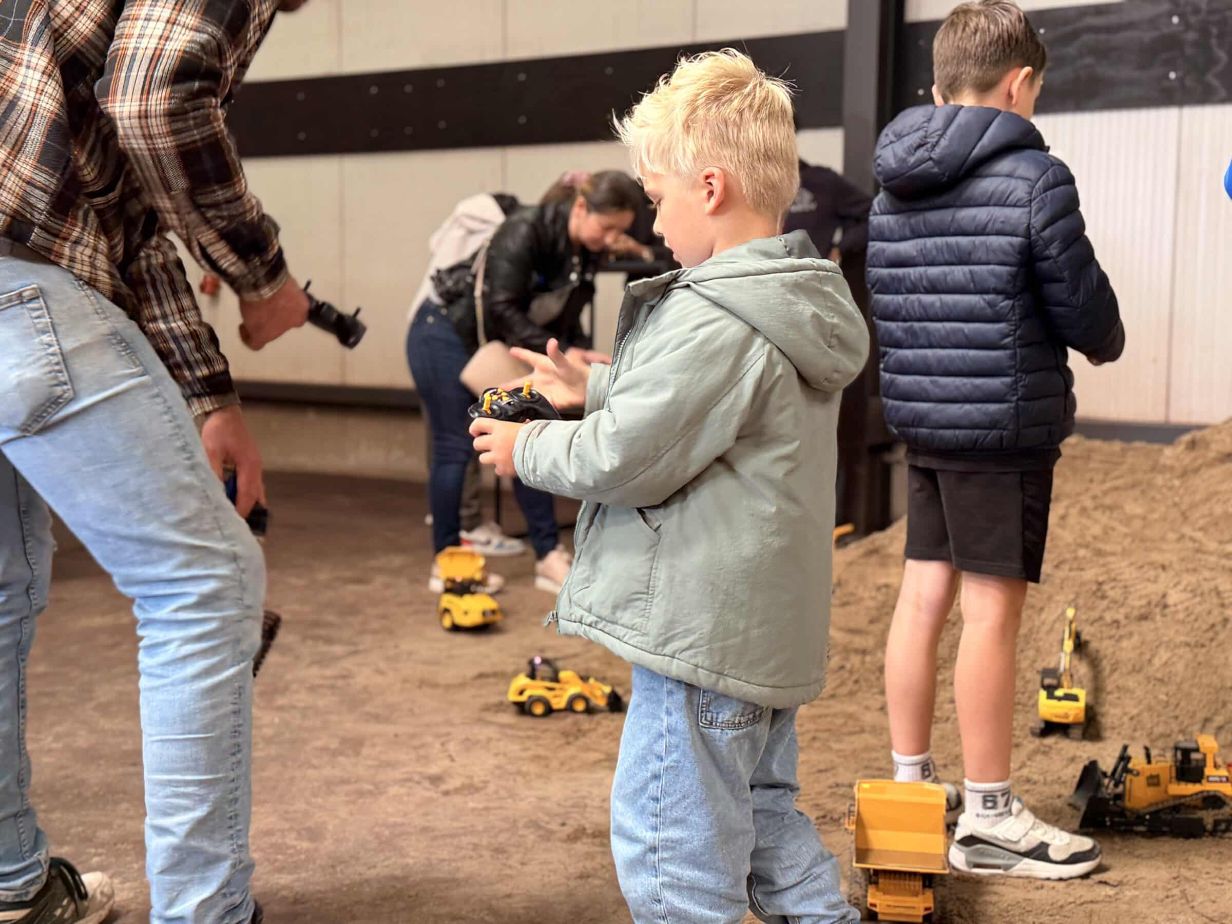 jongetje op terrein eecv familiedag