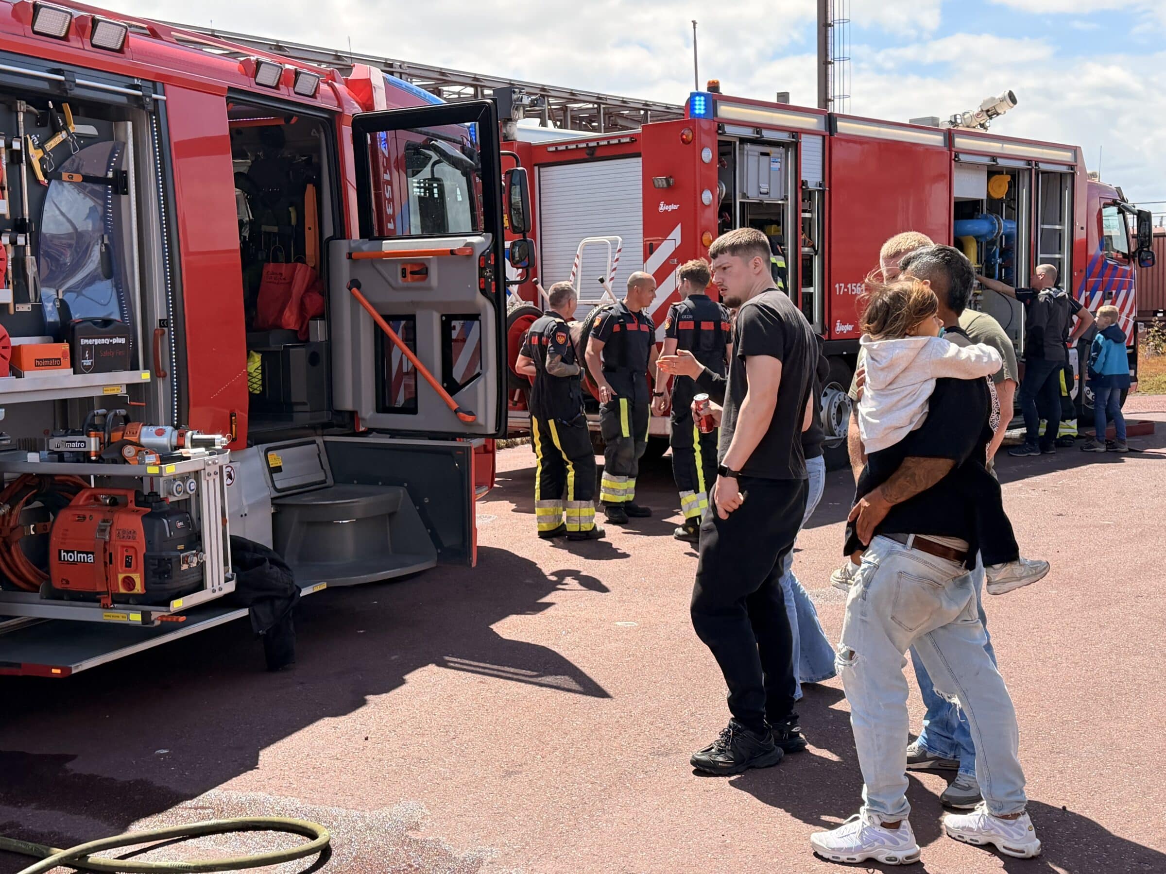 brandweerwagen op terrein eecv